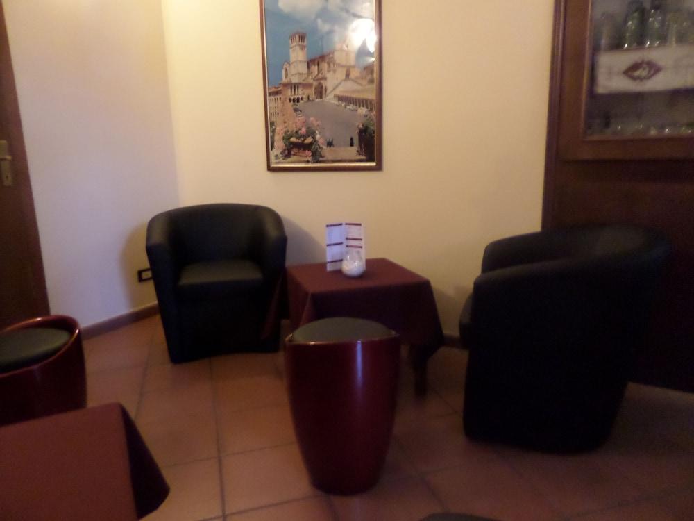 Hotel San Giacomo Assise Extérieur photo